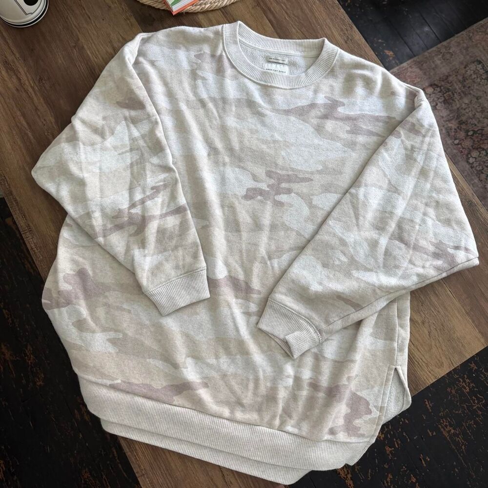 American Eagle cream & tan camo crewneck sweatshirt